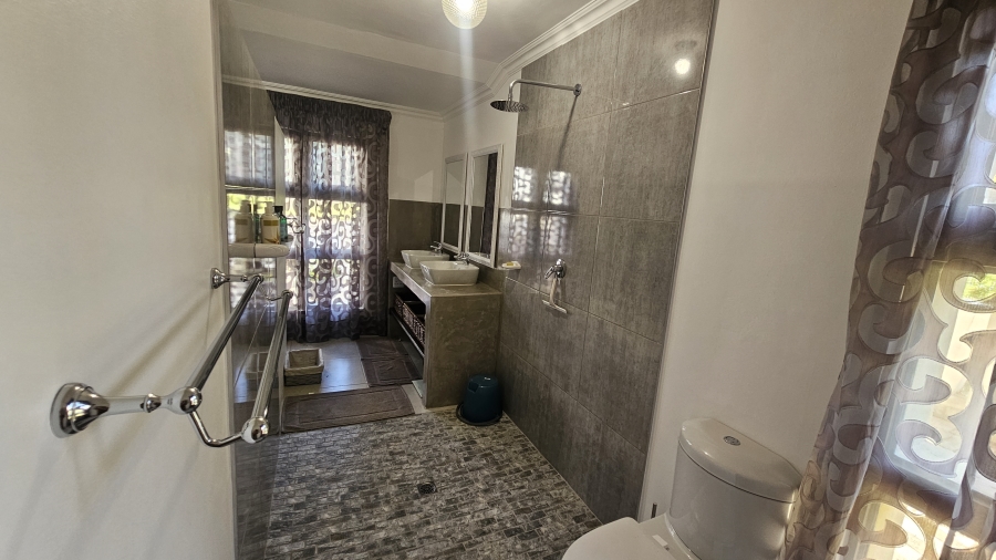 3 Bedroom Property for Sale in Wavecrest Eastern Cape